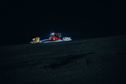 Erleben Sie eine Schneemobilfahrt in Špindlerův Mlýn